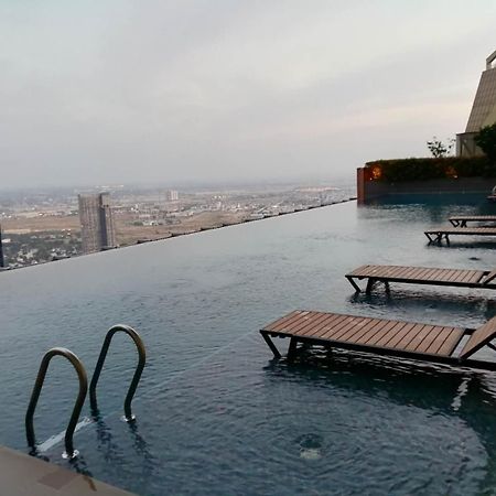 Impian II - The Peak Residence Phnom Penh Exterior foto