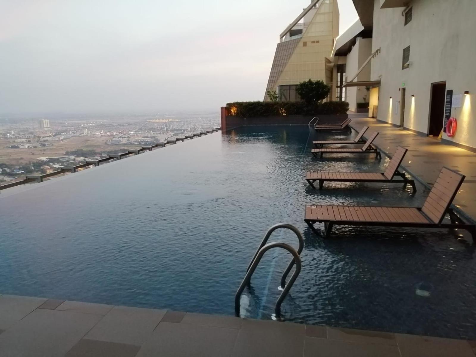 Impian II - The Peak Residence Phnom Penh Exterior foto